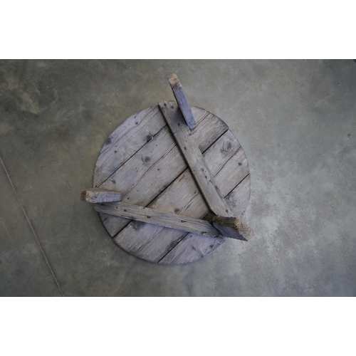 2006 - A circular shepherds table