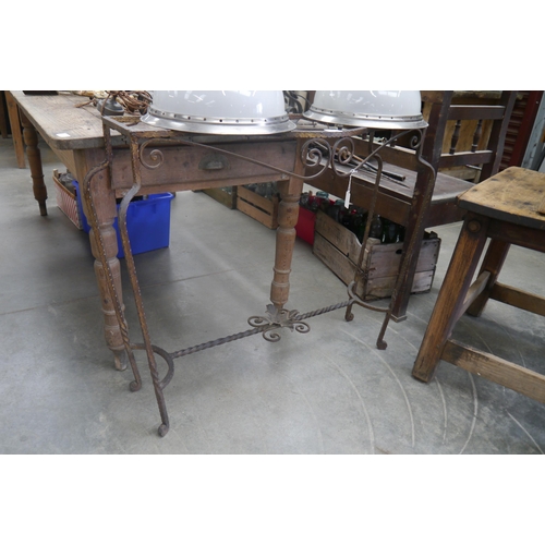 Lot 2023      