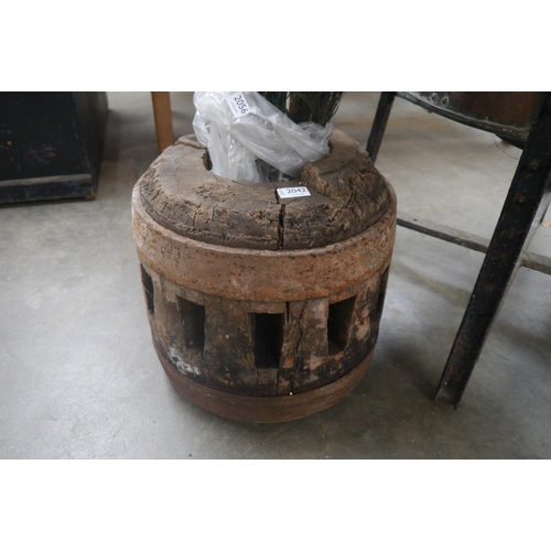 Lot 2042      