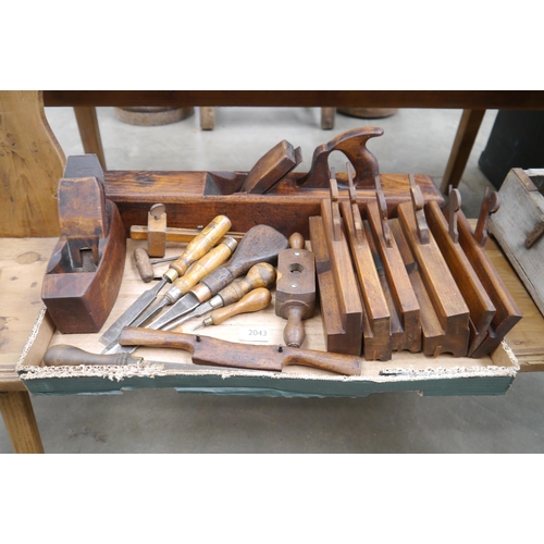 Lot 2043      