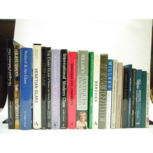 9179 - A box of assorted glass, glassware and glass collecting related titles etc, including Bohemian, Vene... 