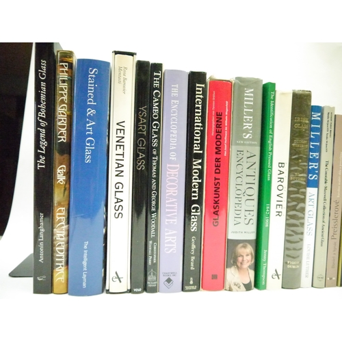 9179 - A box of assorted glass, glassware and glass collecting related titles etc, including Bohemian, Vene... 