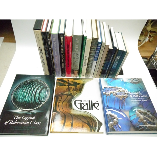 9179 - A box of assorted glass, glassware and glass collecting related titles etc, including Bohemian, Vene... 