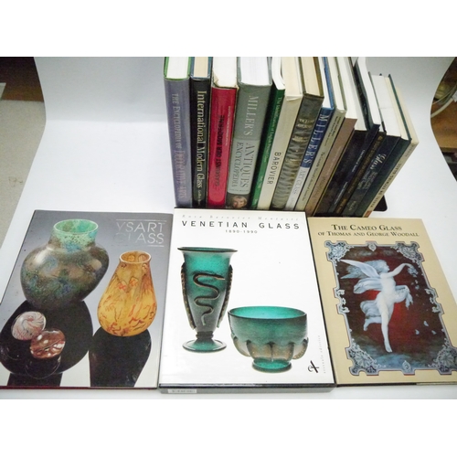 9179 - A box of assorted glass, glassware and glass collecting related titles etc, including Bohemian, Vene... 