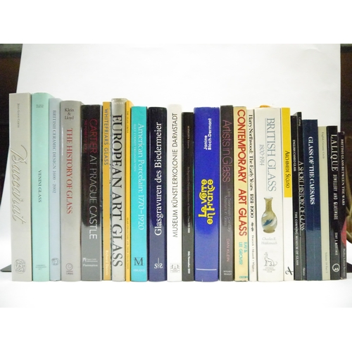9180 - A box of assorted glass, glassware and glass collecting related titles etc, including Baccarat, Veni... 