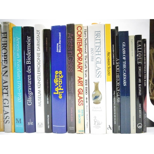 9180 - A box of assorted glass, glassware and glass collecting related titles etc, including Baccarat, Veni... 