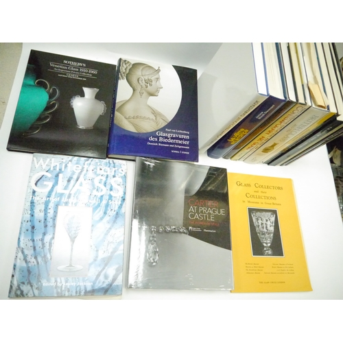 9180 - A box of assorted glass, glassware and glass collecting related titles etc, including Baccarat, Veni... 
