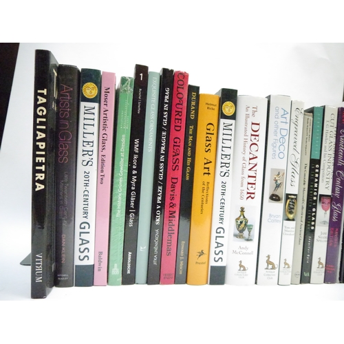 9181 - A box of assorted glass, glassware and glass collecting related titles, including Tagliapietra, Dura... 