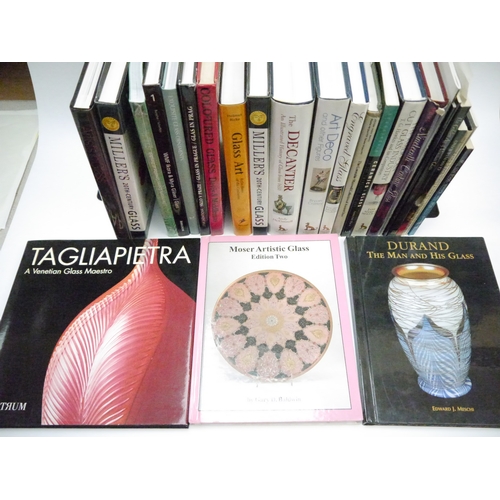 9181 - A box of assorted glass, glassware and glass collecting related titles, including Tagliapietra, Dura... 