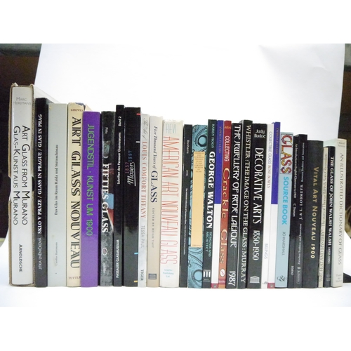 9182 - A box of assorted glass, glassware and glass collecting related titles, including Art Nouveau, Laliq... 