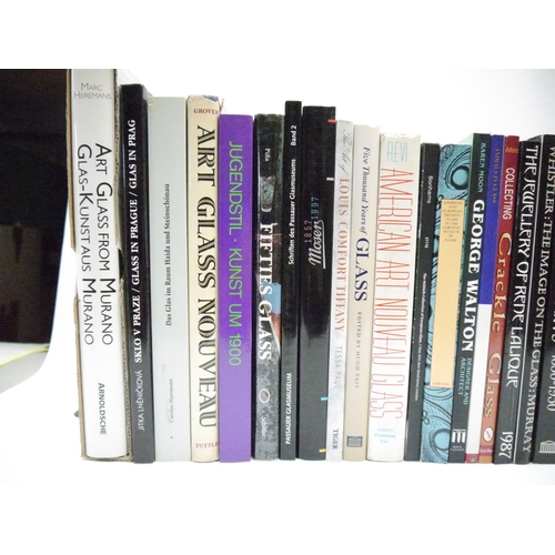 9182 - A box of assorted glass, glassware and glass collecting related titles, including Art Nouveau, Laliq... 
