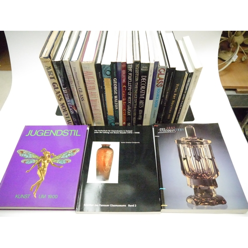 9182 - A box of assorted glass, glassware and glass collecting related titles, including Art Nouveau, Laliq... 