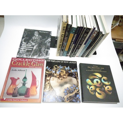 9182 - A box of assorted glass, glassware and glass collecting related titles, including Art Nouveau, Laliq... 