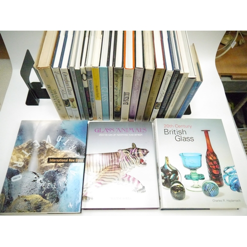 9184 - A box of assorted glass, glassware and glass collecting related titles etc, including Orrefors, Bohe... 