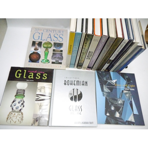 9184 - A box of assorted glass, glassware and glass collecting related titles etc, including Orrefors, Bohe... 