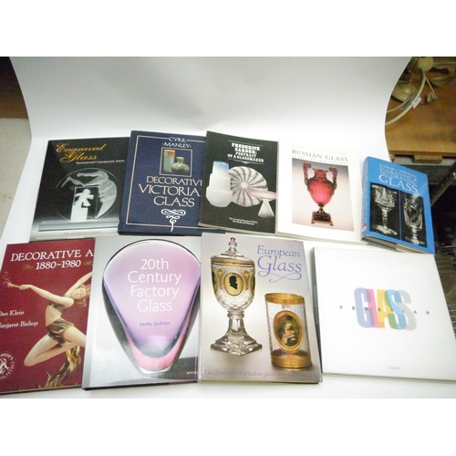 9184 - A box of assorted glass, glassware and glass collecting related titles etc, including Orrefors, Bohe... 