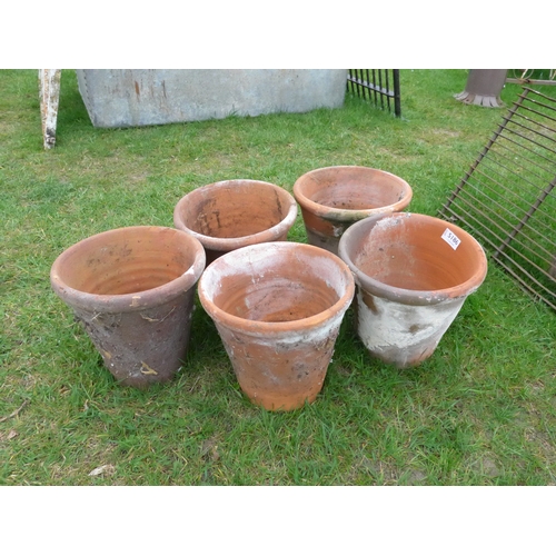 8013 - Five terracotta pots, 24cm diameter