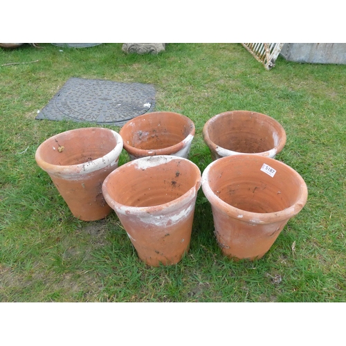 8014 - Five terracotta pots, 24cm diameter