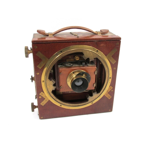 7001 - An early 20th Century Sanderson of London half plate mahogany field camera, serial 12942 circa 1906,... 