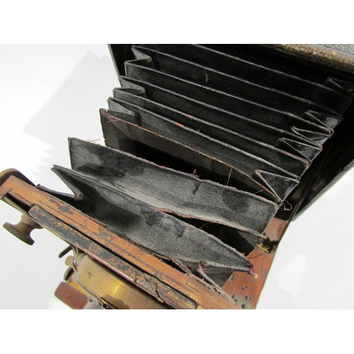 7008 - An early 20th Century Sanderson of London Hand and Stand quarter-plate camera with black bellows, se... 