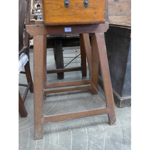 Lot 2025      