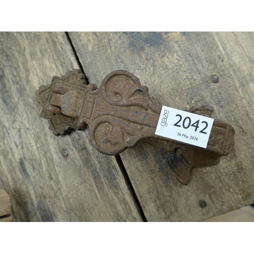 Lot 2042      