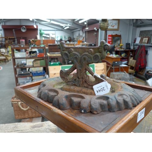 Lot 2044      