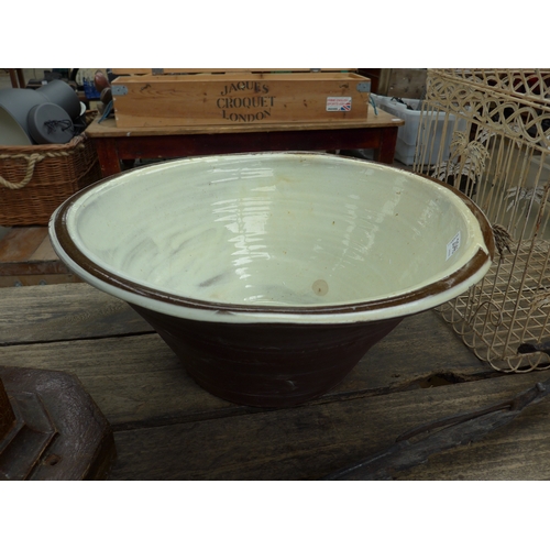 Lot 2046      