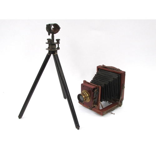 7042 - A Victorian mahogany and brass field plate camera having brass lens, black bellows, with carry handl... 