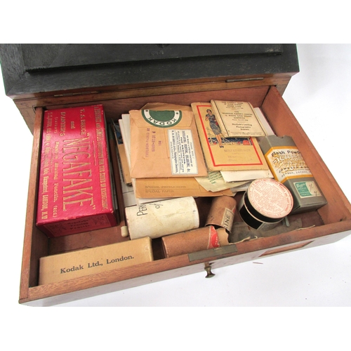 7040 - An oak portable photographic retouching desk by T. S. Bruce of London, internal mirror, with drawer ... 