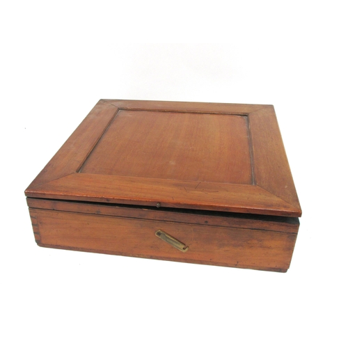 7040 - An oak portable photographic retouching desk by T. S. Bruce of London, internal mirror, with drawer ... 