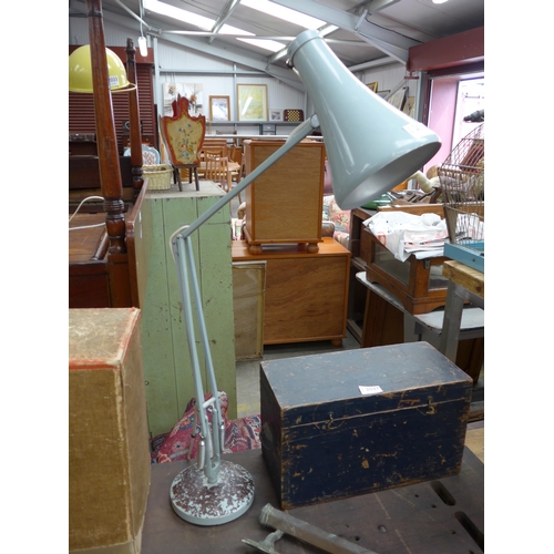 Lot 2036      