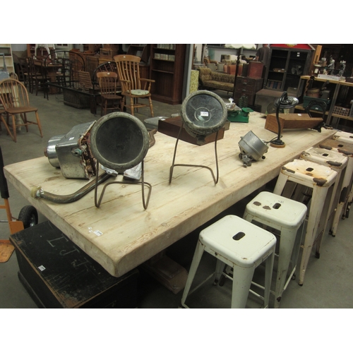 Lot 2048      