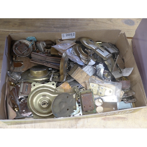 Lot 2052      