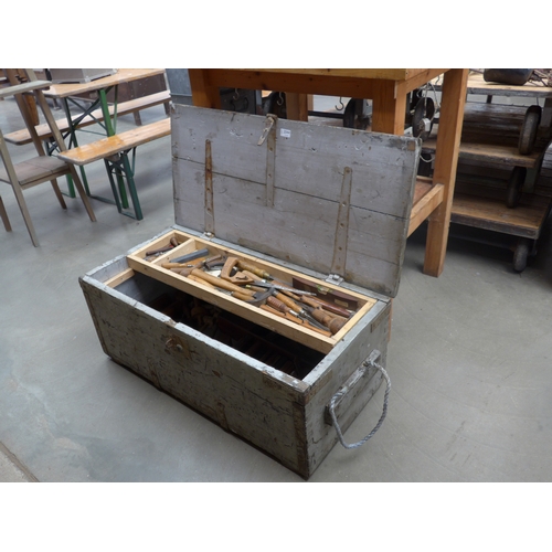 Lot 2044      