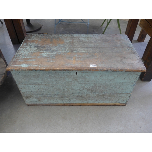 Lot 2025      