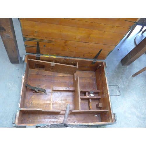 Lot 2025      