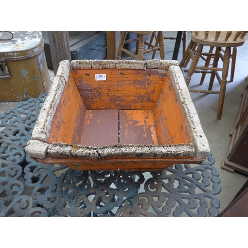 Lot 2027      