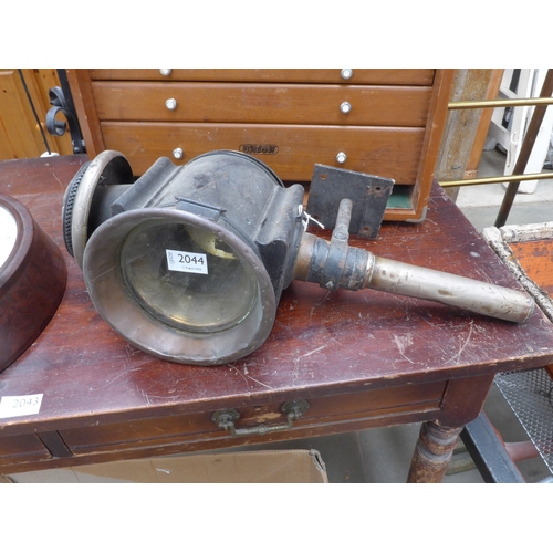 Lot 2044      