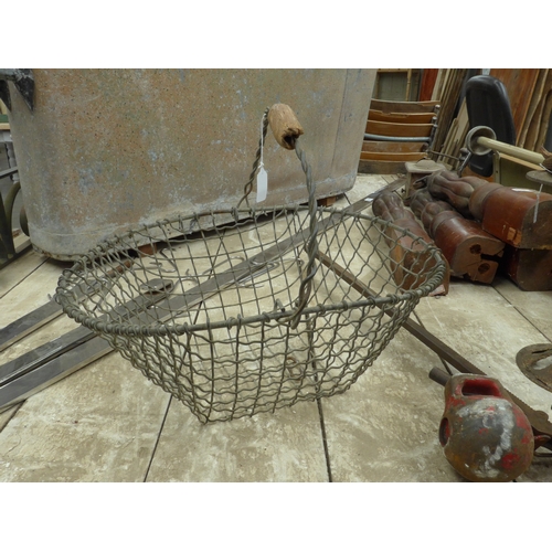 Lot 2043      