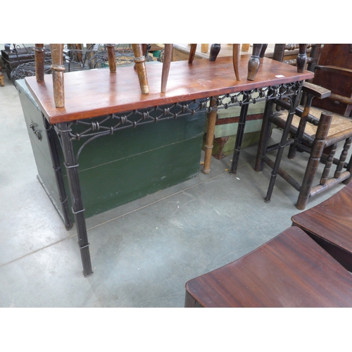 Lot 2026      