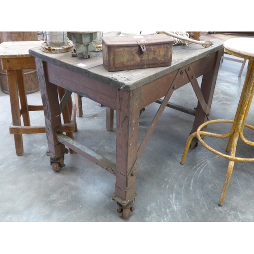 Lot 2033      