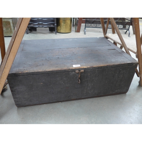 Lot 2025      