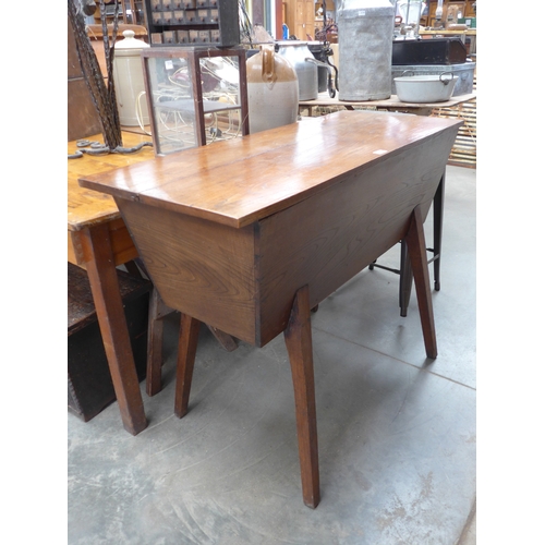 2014 - An 19th Century elm dough bin