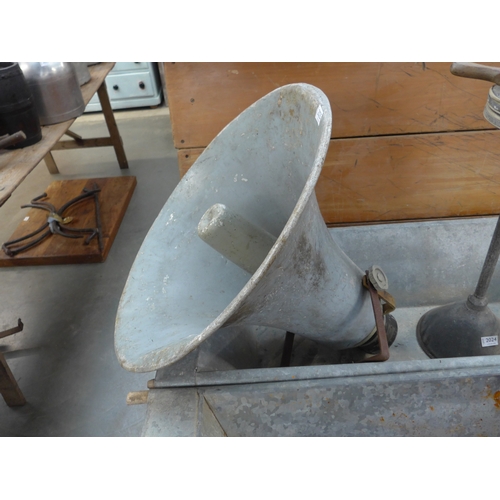 Lot 2025      