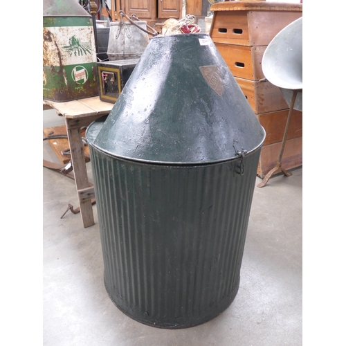 2049 - A Vintage Valour oil dispenser