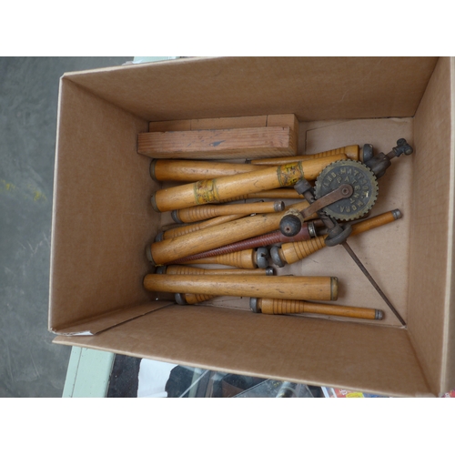 2056 - A Mattson bobbin winder and quantity of wooden bobbins