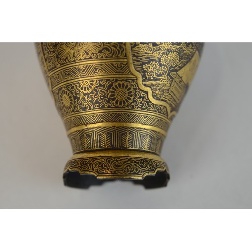 7004 - A miniature Japanese shakudo and gold metal vase, signed

 7cm high x 4.5cm at widest point

 Proven... 