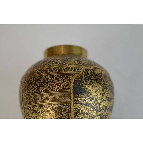 7004 - A miniature Japanese shakudo and gold metal vase, signed

 7cm high x 4.5cm at widest point

 Proven... 