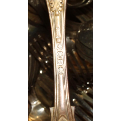 333 - A matched part table service of silver King's pattern flatware, 108.7oz troy approx